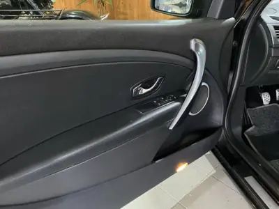Renault Mégane Coupe 2012 - 11900 EUR, 157000 km - AUTO.MOTO.pt - 157000km - foto 7 de 17