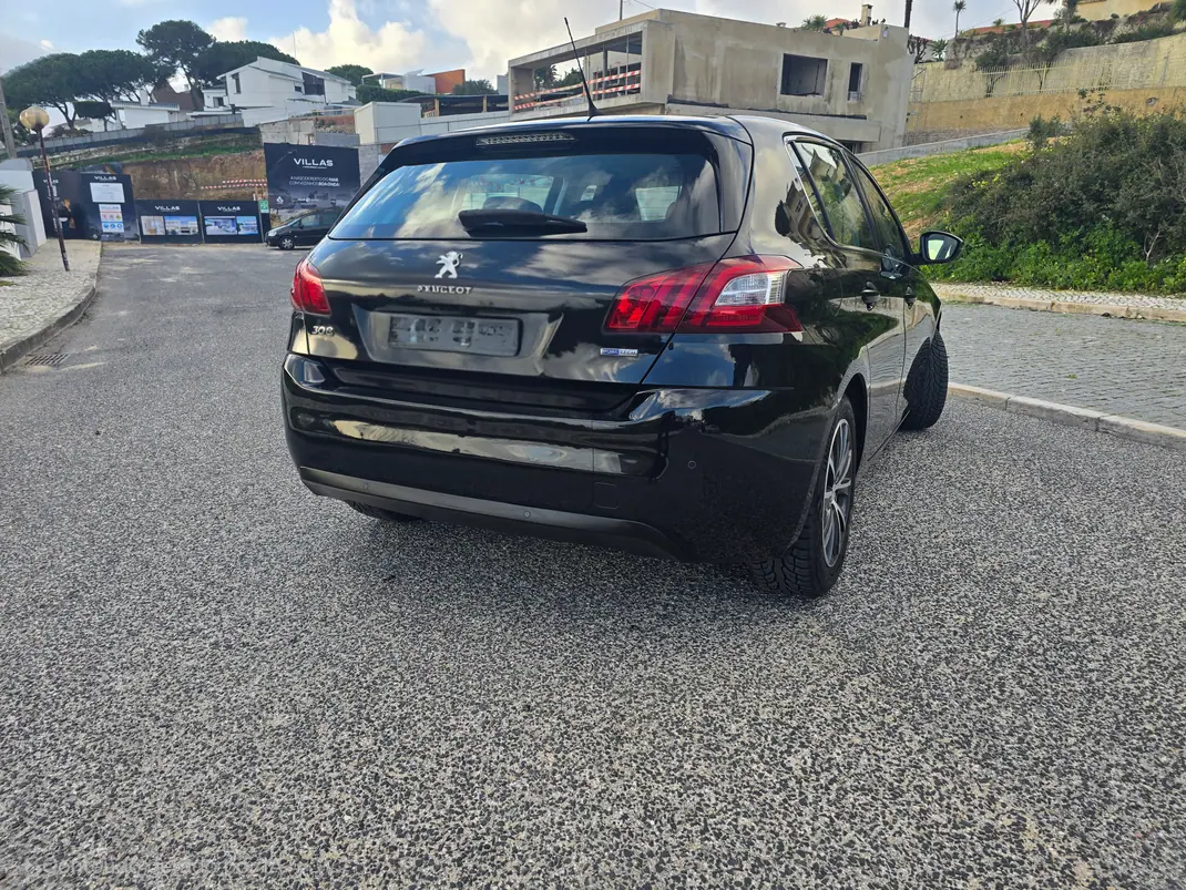 Peugeot 308 2016 - 8900 EUR, 95000 km - AUTO.MOTO.pt - 95000km - foto 4 de 7