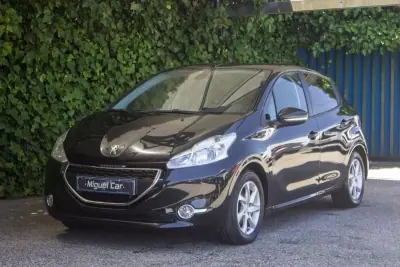 Peugeot 208 2012 - 7900 EUR, 99500 km - AUTO.MOTO.pt - 99500km - foto 3 de 16