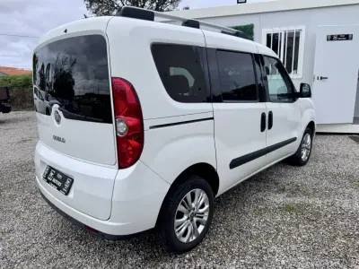 Fiat Doblo 2011 - 9900 EUR, 214000 km - AUTO.MOTO.pt - 214000km - foto 5 de 19