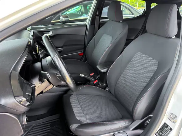 Ford Fiesta 2018 - 12500 EUR, 99424 km - AUTO.MOTO.pt - 99424km - foto 21 de 25