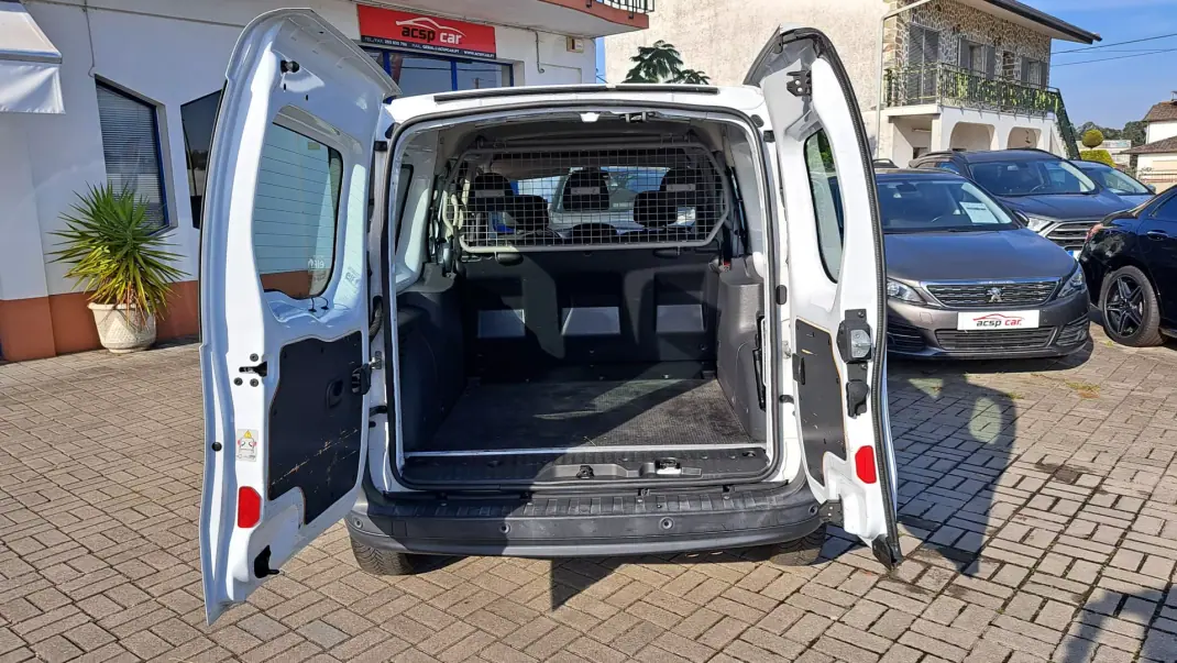 Renault Kangoo 1.5 DCi Maxi 2019 - 18900 EUR, 210580 km - AUTO.MOTO.pt - 210580km - foto 25 de 28