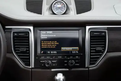 Porsche Macan 2016 - 49950 EUR, 131000 km - AUTO.MOTO.pt - 131000km - foto 41 de 53