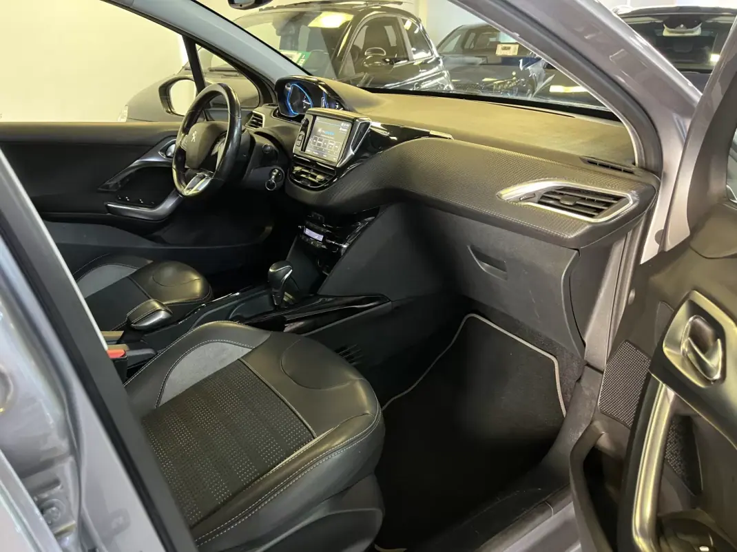 Peugeot 2008 2018 - 11990 EUR, 110000 km - 110000km - foto 7 de 36