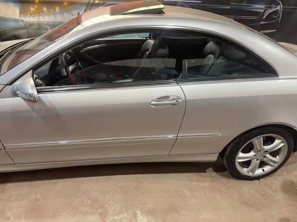 Mercedes-Benz CLK 220 2005 - 10999 EUR, 223000 km - AUTO.MOTO.pt - 223000km - foto 23 de 44
