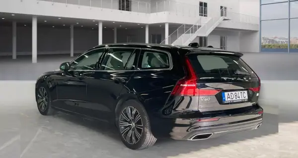 Volvo V60 2020 - 24500 EUR, 130700 km - AUTO.MOTO.pt - 130700km - foto 4 de 13