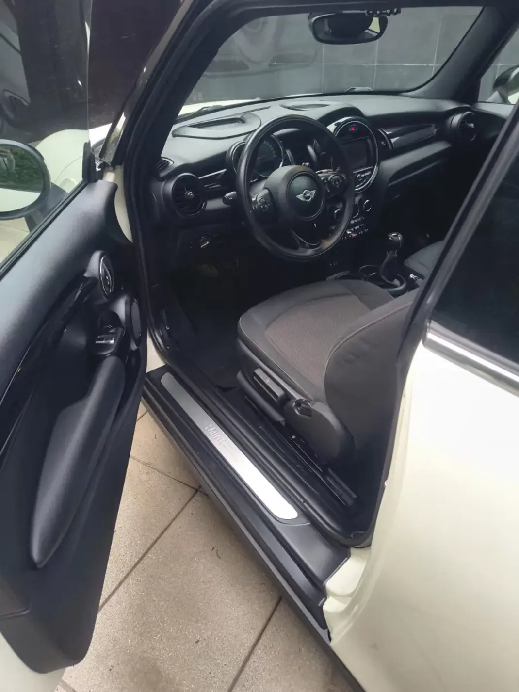 MINI One 2015 - 11900 EUR, 125000 km - AUTO.MOTO.pt - 125000km - foto 9 de 35