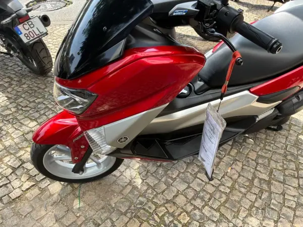 Yamaha NMAX 2016 - 2350 EUR, 7993 km - AUTO.MOTO.pt - 7993km - foto 7 de 11