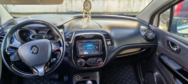 Renault Captur 2013 - 11990 EUR, 180000 km - AUTO.MOTO.pt - 180000km - foto 4 de 5