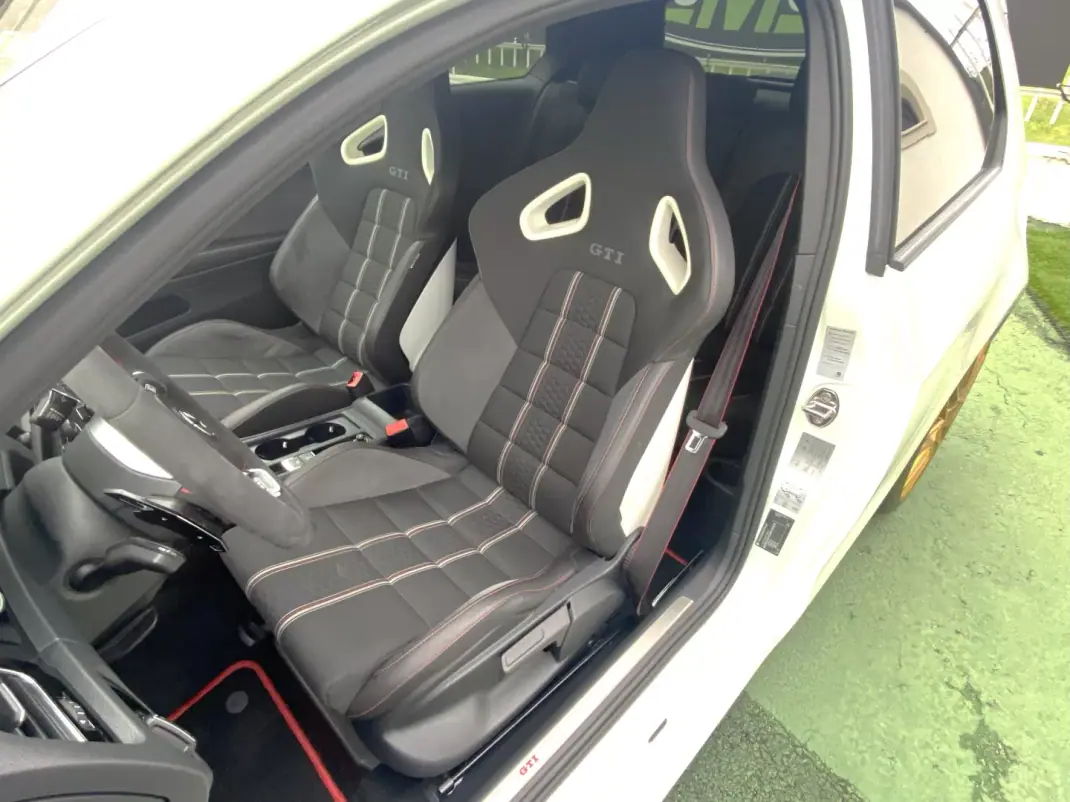 Volkswagen Golf 2017 - 29000 EUR, 55447 km - 55447km - foto 8 de 16