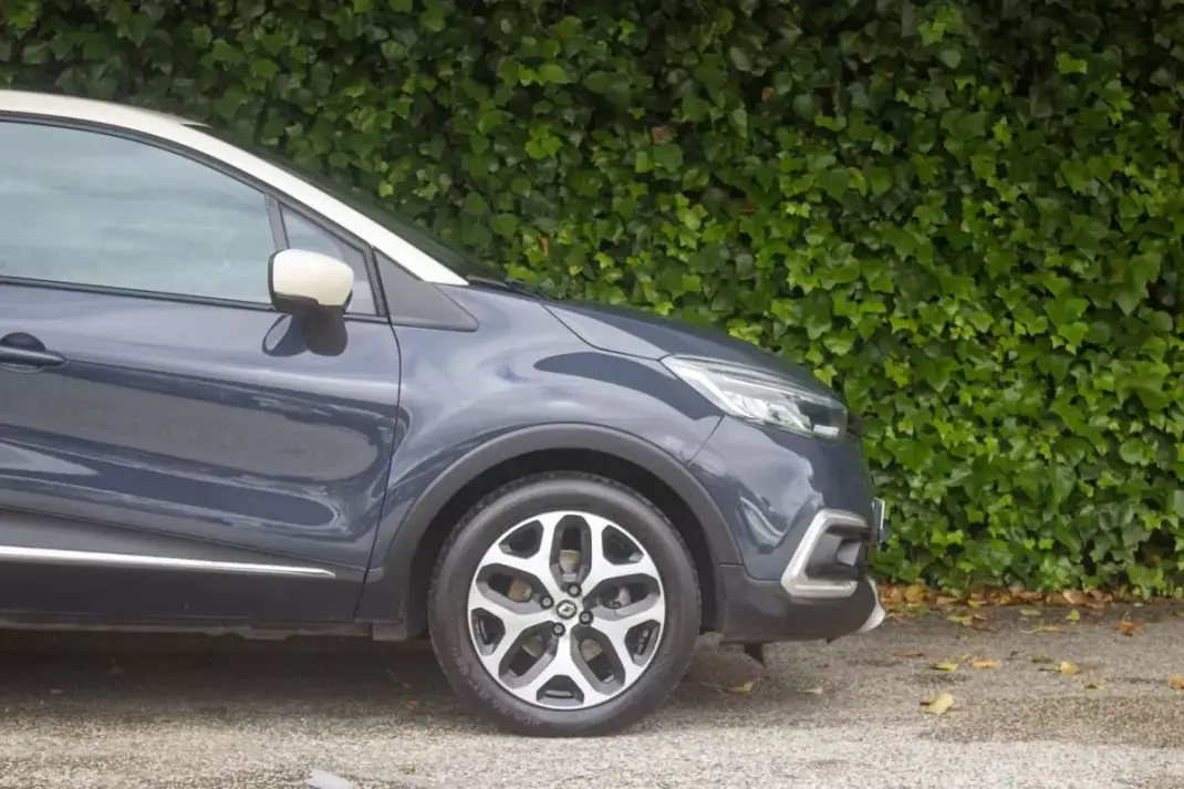 Renault Captur 2018 - 13900 EUR, 147700 km - AUTO.MOTO.pt - 147700km - foto 5 de 16