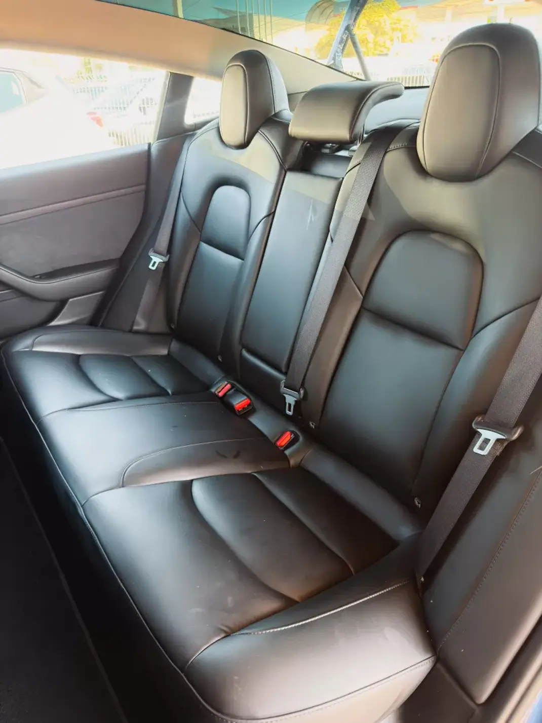 Tesla Model 3 2021 - 26990 EUR, 72100 km - 72100km - foto 11 de 19