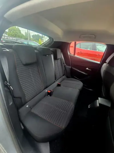 Peugeot e-208 2020 - 15750 EUR, 56000 km - AUTO.MOTO.pt - 56000km - foto 29 de 41