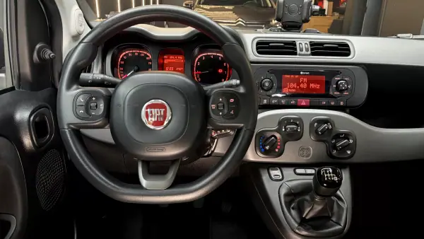 Fiat Panda 2022 - 8470 EUR, 77000 km - AUTO.MOTO.pt - 77000km - foto 22 de 33