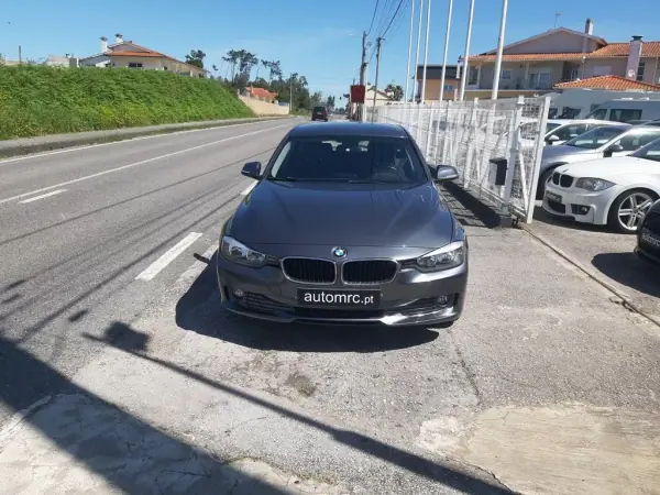 BMW 318 2013 - 14900 EUR, 184100 km - AUTO.MOTO.pt - 184100km - foto 3 de 38