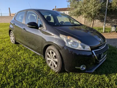 Peugeot 208 2012 - 9500 EUR, 202000 km - foto 2 de 11