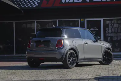 MINI 3 Portas 2017 - 13900 EUR, 237412 km - AUTO.MOTO.pt - 237412km - foto 26 de 32