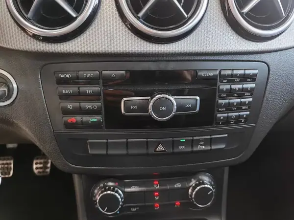 Mercedes-Benz B 180 2012 - 10950 EUR, 220000 km - AUTO.MOTO.pt - 220000km - foto 28 de 32