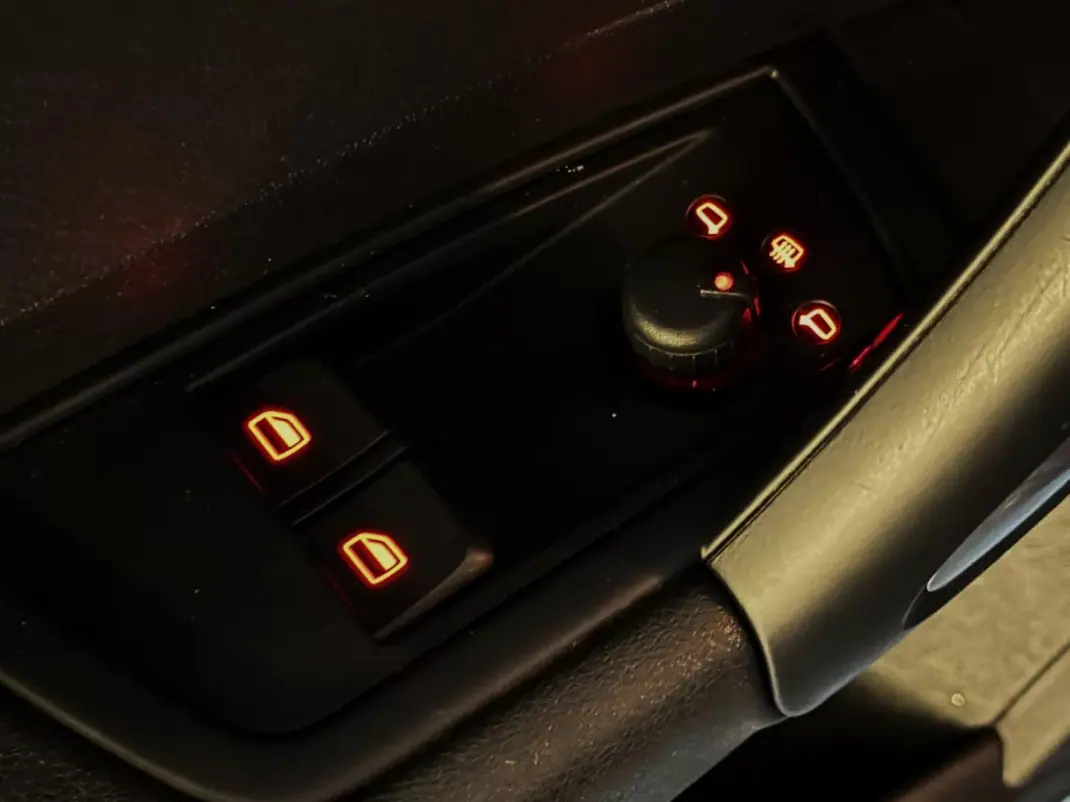 Audi A1 2011 - 9990 EUR, 218000 km - AUTO.MOTO.pt - 218000km - foto 22 de 34