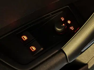 Audi A1 2011 - 9990 EUR, 218000 km - AUTO.MOTO.pt - 218000km - foto 22 de 34