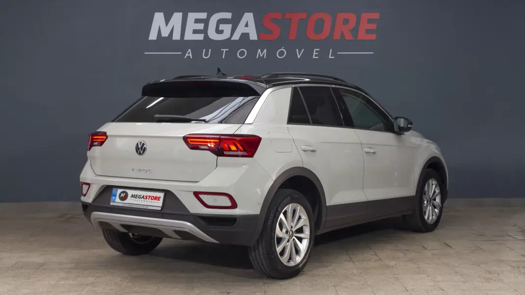 Volkswagen T-Roc 2025 - 24250 EUR, 11000 km - AUTO.MOTO.pt - 11000km - foto 7 de 41