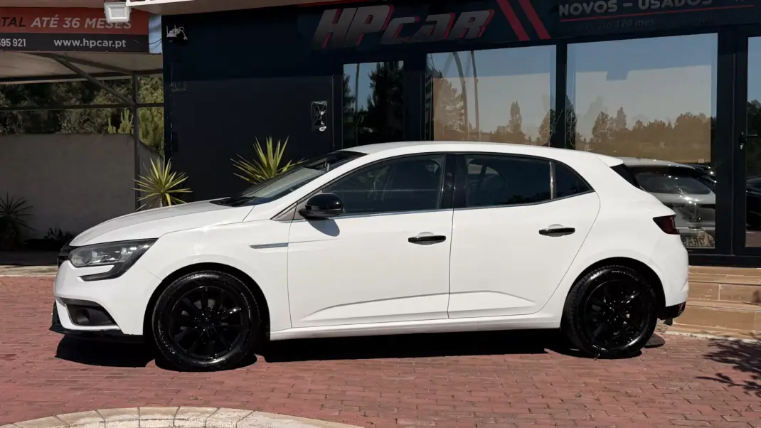 Renault Mégane 2016 - 8990 EUR, 208000 km - AUTO.MOTO.pt - 208000km - foto 7 de 27