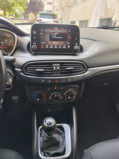 Fiat Tipo Station Wagon 2019 - 10780 EUR, 103800 km - AUTO.MOTO.pt - 103800km - foto 34 de 38