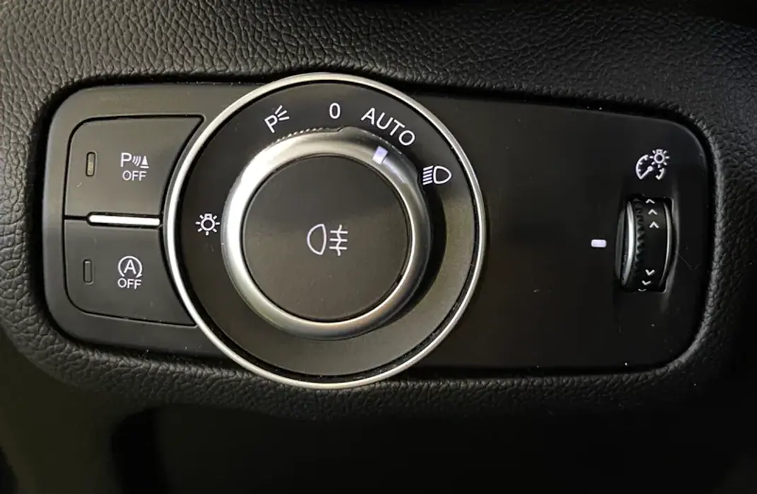 Alfa Romeo Giulia 2016 - 18500 EUR, 153000 km - AUTO.MOTO.pt - 153000km - foto 34 de 35