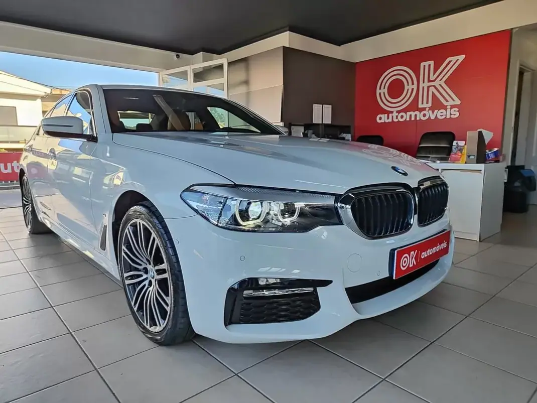 BMW 530e 2019 - 31500 EUR, 46900 km - AUTO.MOTO.pt - 46900km - foto 1 de 39