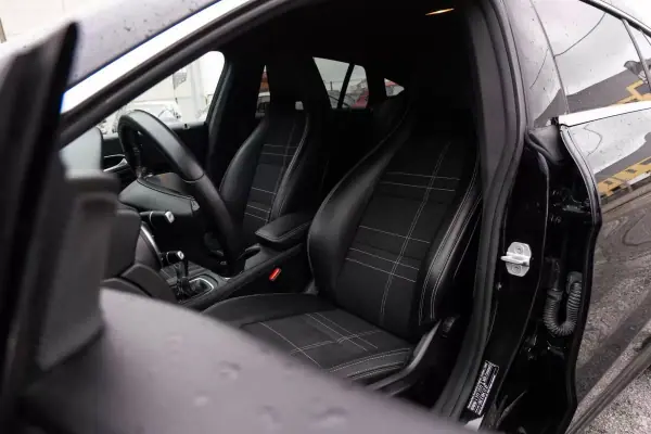 Mercedes-Benz CLA 180 2015 - 15900 EUR, 158000 km - AUTO.MOTO.pt - 158000km - foto 16 de 26