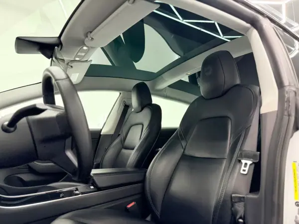 Tesla Model 3 2019 - 22500 EUR, 159999 km - AUTO.MOTO.pt - 159999km - foto 21 de 23