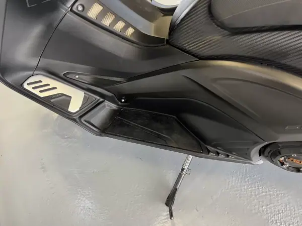 Yamaha TMAX 2016 - 8990 EUR, 27000 km - AUTO.MOTO.pt - 27000km - foto 22 de 35