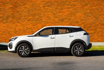 Peugeot 2008 2023 — foto 2 de 20