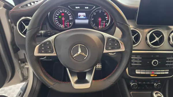 Mercedes-Benz GLA 180 2018 - 24900 EUR, 41570 km - 41570km - foto 38 de 52
