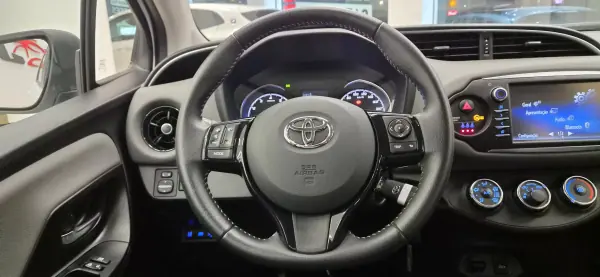 Toyota Yaris 2020 - 12990 EUR, 61278 km - AUTO.MOTO.pt - 61278km - foto 21 de 39