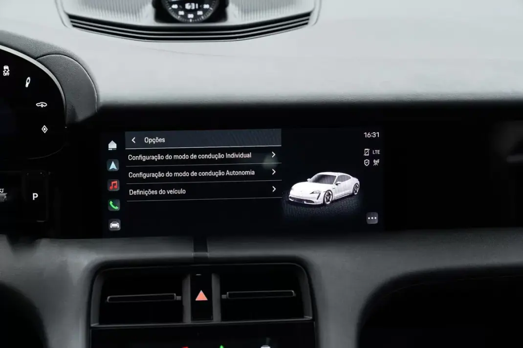 Porsche Taycan 2024 - 84950 EUR, 8000 km - AUTO.MOTO.pt - 8000km - foto 41 de 58
