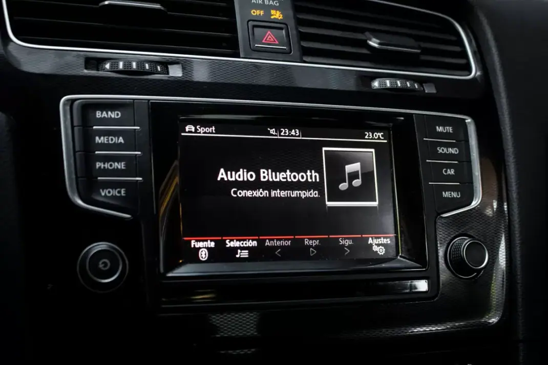 Volkswagen Golf 2015 - 24990 EUR, 83192 km - AUTO.MOTO.pt - 83192km - foto 41 de 45