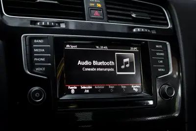 Volkswagen Golf 2015 - 24990 EUR, 83192 km - AUTO.MOTO.pt - 83192km - foto 41 de 45