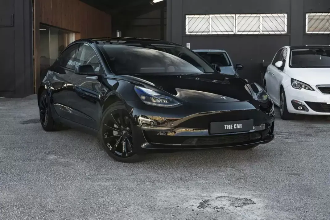 Tesla Model 3 2023 - 32900 EUR, 77000 km - AUTO.MOTO.pt - 77000km - foto 1 de 26