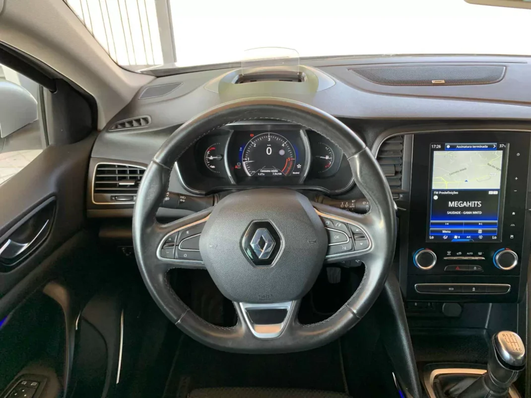 Renault Mégane 2017 - 16750 EUR, 88269 km - AUTO.MOTO.pt - 88269km - foto 12 de 35