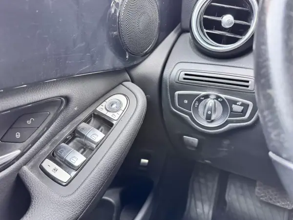 Mercedes-Benz GLC 300 2021 - 35900 EUR, 157354 km - AUTO.MOTO.pt - 157354km - foto 15 de 22