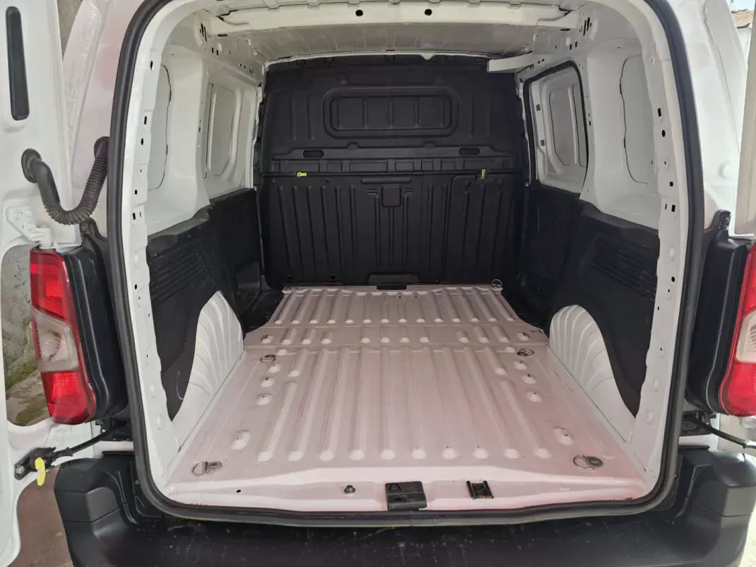 Citroën BERLINGO 3 LUGARES 2020 - 10750 EUR, 154000 km - AUTO.MOTO.pt - 154000km - foto 13 de 14