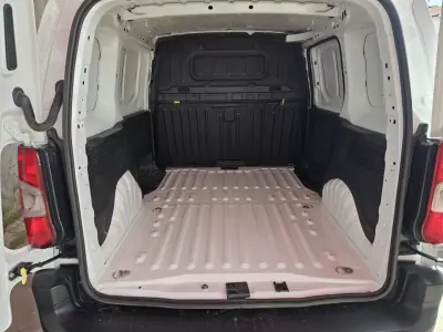 Citroën BERLINGO 3 LUGARES 2020 - 10750 EUR, 154000 km - AUTO.MOTO.pt - 154000km - foto 13 de 14