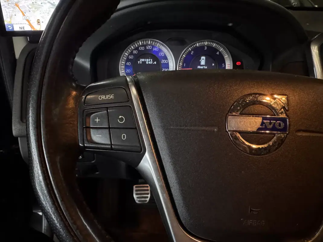 Volvo XC 60 2012 - 16990 EUR, 201000 km - AUTO.MOTO.pt - 201000km - foto 23 de 35