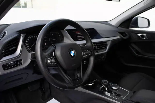 BMW 116 2020 - 17990 EUR, 140000 km - AUTO.MOTO.pt - 140000km - foto 17 de 38