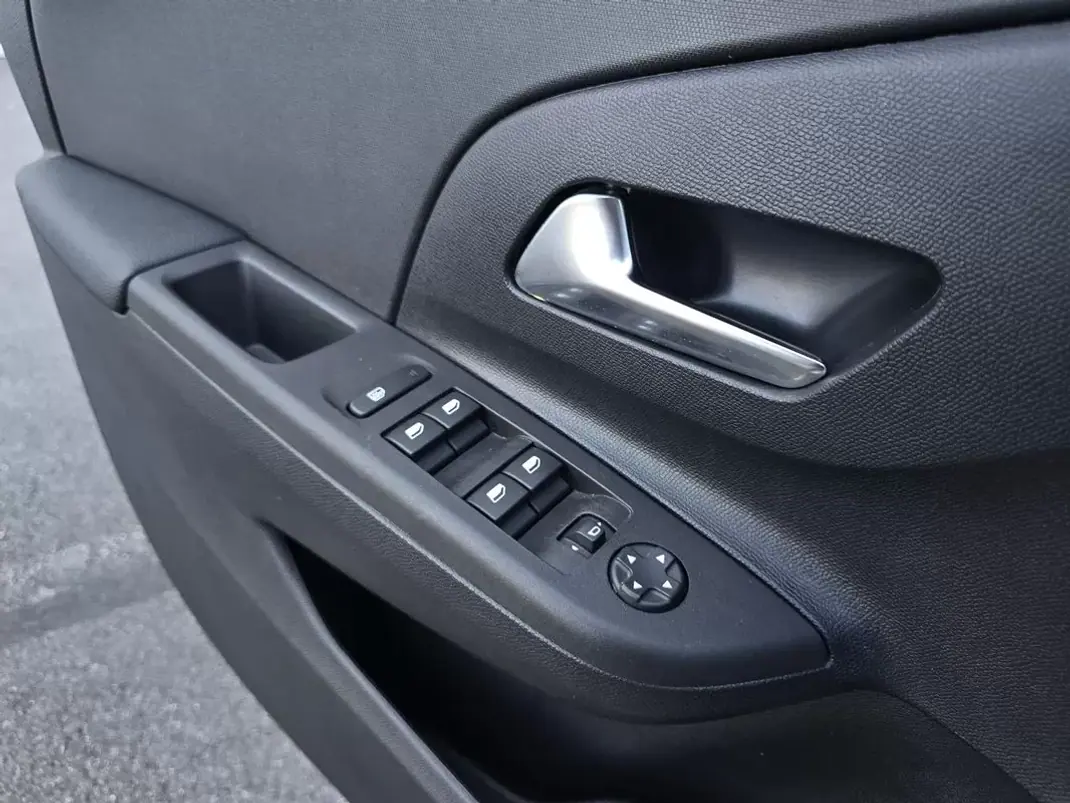 Opel Corsa 2024 - 18590 EUR, 38000 km - AUTO.MOTO.pt - 38000km - foto 32 de 34