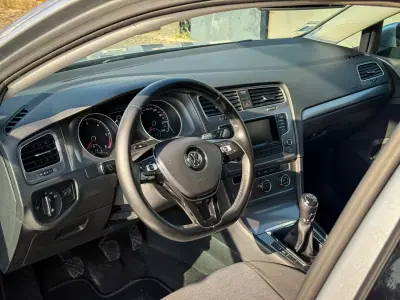 Volkswagen Golf 2013 - 10800 EUR, 256000 km - AUTO.MOTO.pt - 256000km - foto 5 de 12