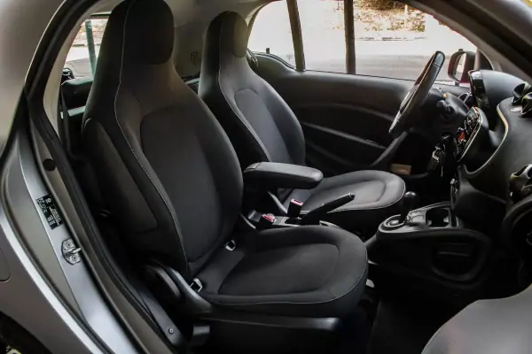 Smart ForTwo Coupé 2019 - 12900 EUR, 70638 km - AUTO.MOTO.pt - 70638km - foto 25 de 28
