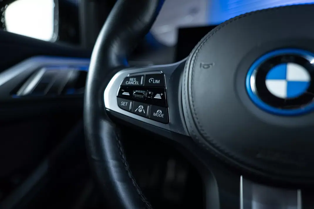 BMW i4 2023 - 43000 EUR, 33000 km - AUTO.MOTO.pt - 33000km - foto 15 de 25