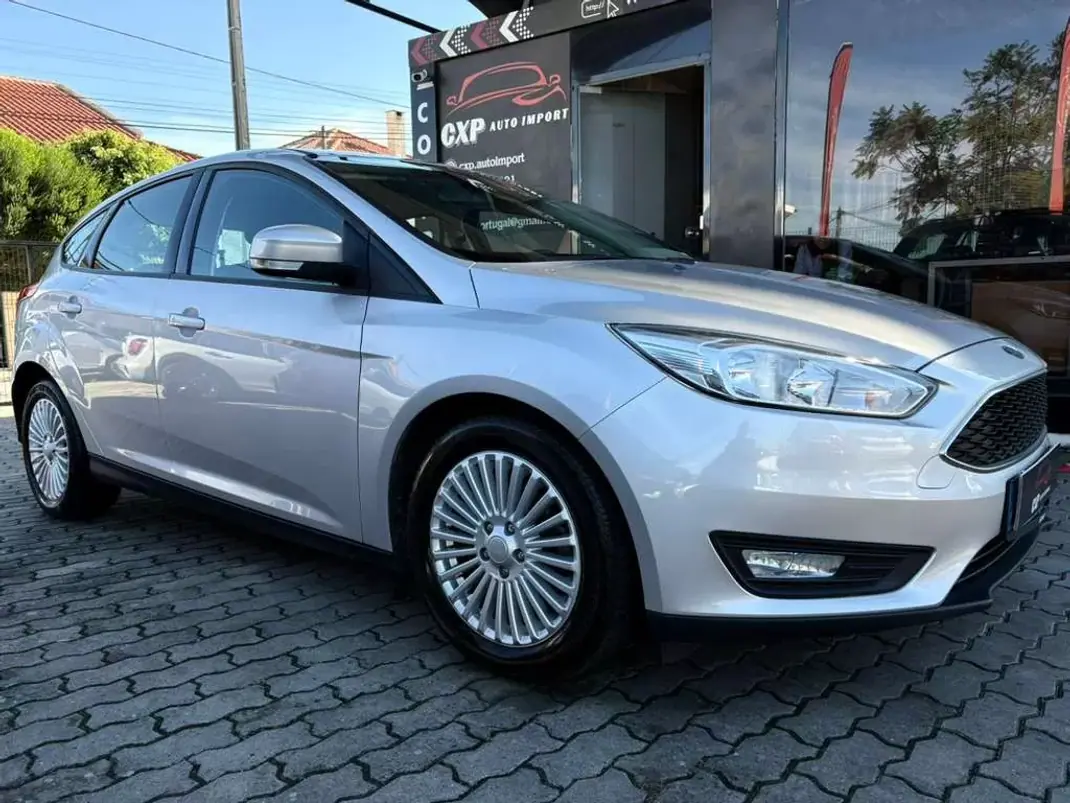 Ford Focus 2018 - 13900 EUR, 114000 km - AUTO.MOTO.pt - 114000km - foto 3 de 16